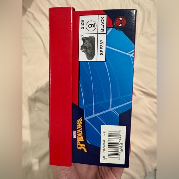 New in box Marvel Spiderman sneakers - Picture 3 of 4